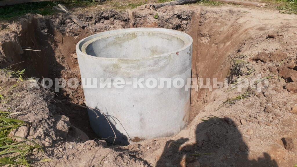 Установка 2 кольца в яму под септик в КП Солнышко, Волоколамский р-н, Подмосковье.